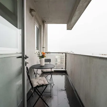 Modern Flat With Balcony & Garage By Hostwise Apartment *