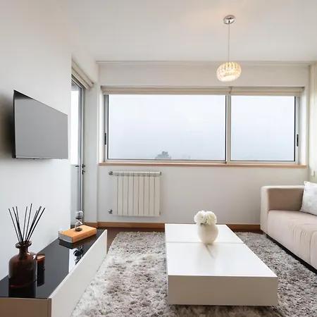 Modern Flat With Balcony & Garage By Hostwise Apartment *