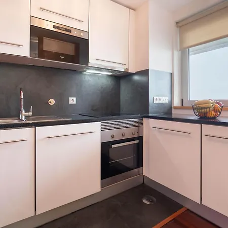 Modern Flat With Balcony & Garage By Hostwise Porto