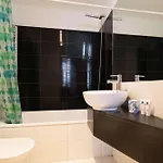 Modern Flat With Balcony & Garage By Hostwise Apartamento *