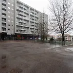 Modern Flat With Balcony & Garage By Hostwise Apartment *