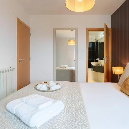 Apartamento Modern Flat With Balcony & Garage By Hostwise *