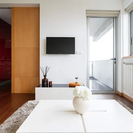 Apartamento Modern Flat With Balcony & Garage By Hostwise *