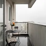 Modern Flat With Balcony & Garage By Hostwise Apartman *