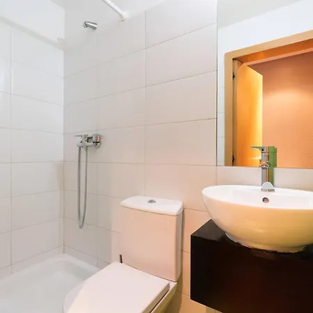 Διαμέρισμα Modern Flat With Balcony & Garage By Hostwise
