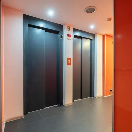 Modern Flat With Balcony & Garage By Hostwise *