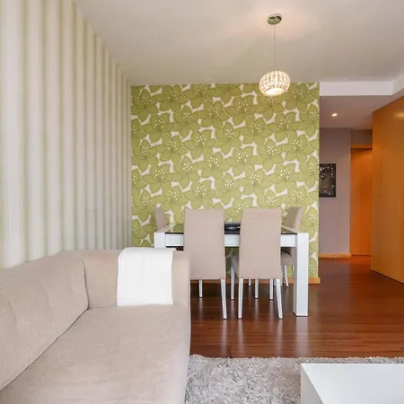 Modern Flat With Balcony & Garage By Hostwise Апартаменты *